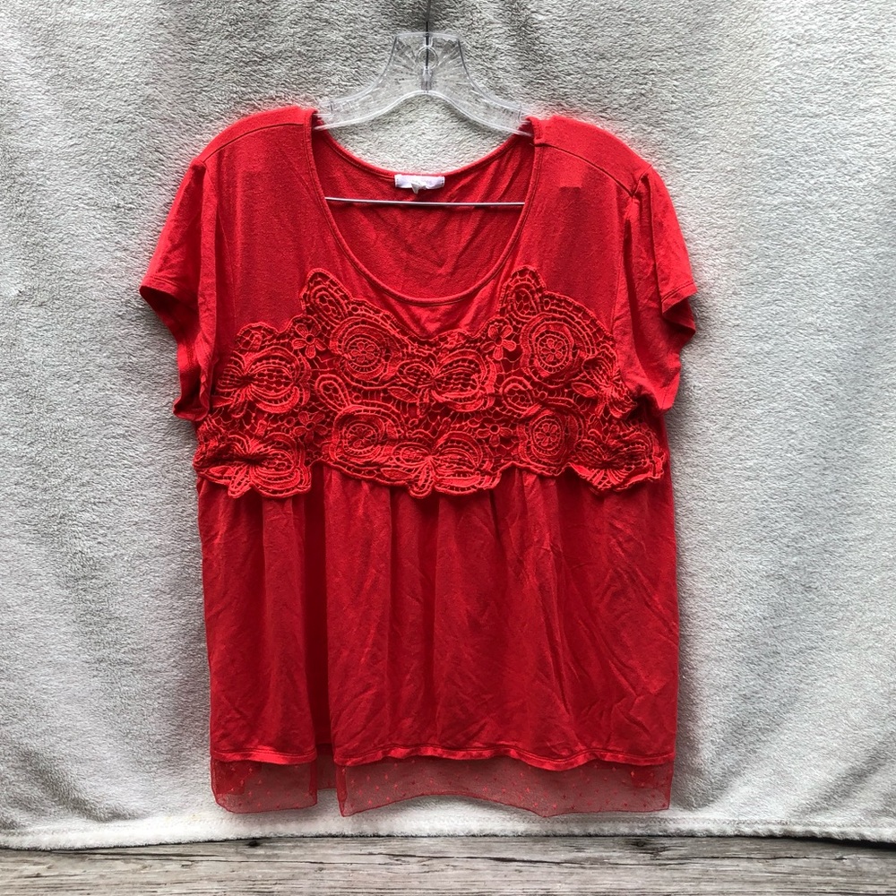 Maurices t shirt with floral and lace detailing